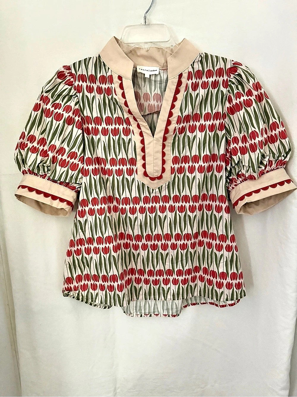 Entro Floral Blouse in Beige Rust & Green Size Medium Like New